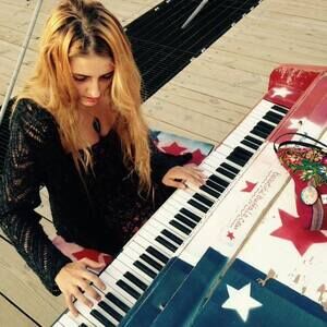 Meet your Posher, Julia